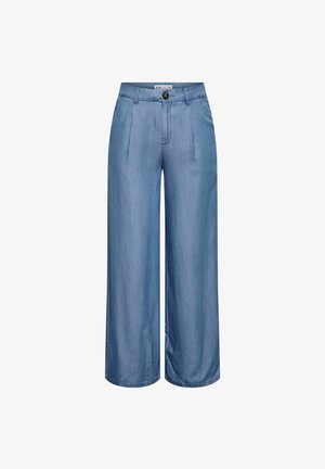 Šviesiai mėlynos plačių kojų kelnės su raukšlėmis, dirželio kilputėmis, mygtukų užtrauktuku ir užtrauktuku, pateiktos ant baltos fono.