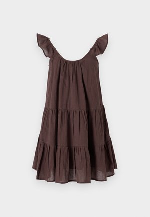 Braunes, gestuftes Kleid aus leichtem Stoff, mit Rundhalsausschnitt, Rüschenträgern und lockerer Passform.