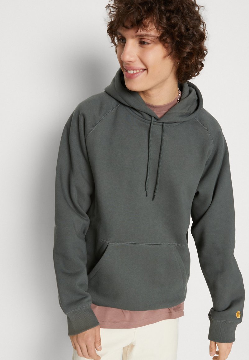 Carhartt WIP HOODED CHASE - Hoodie - jura/gold/olive - Zalando.de