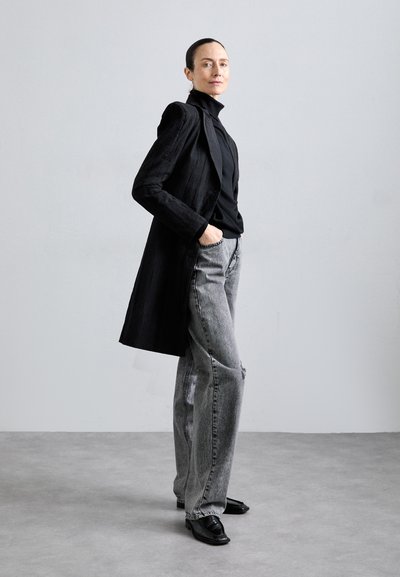 Souliers Martinez RIO - Belebújós cipők - black