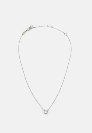 Collier en chaîne en argent avec un petit pendentif en pierre précieuse transparente taillée en carré. Design délicat avec de fins maillons et un fermoir en forme de homard.