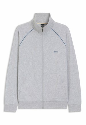 Veste zippée gris clair avec col montant, passepoil bleu aux épaules, poches avant et logo "BOSS" sur la poitrine gauche.