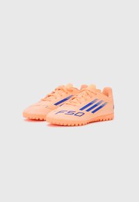 adidas Performance F50 CLUB UNISEX - Fodboldstøvler til kunstgræs - beam orange/lucid blue/ftwr white