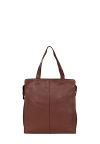 Borsa a tracolla in pelle marrone con superficie testurizzata, due manici superiori, forma quadrata e cuciture a vista. Presenta un design minimalista.