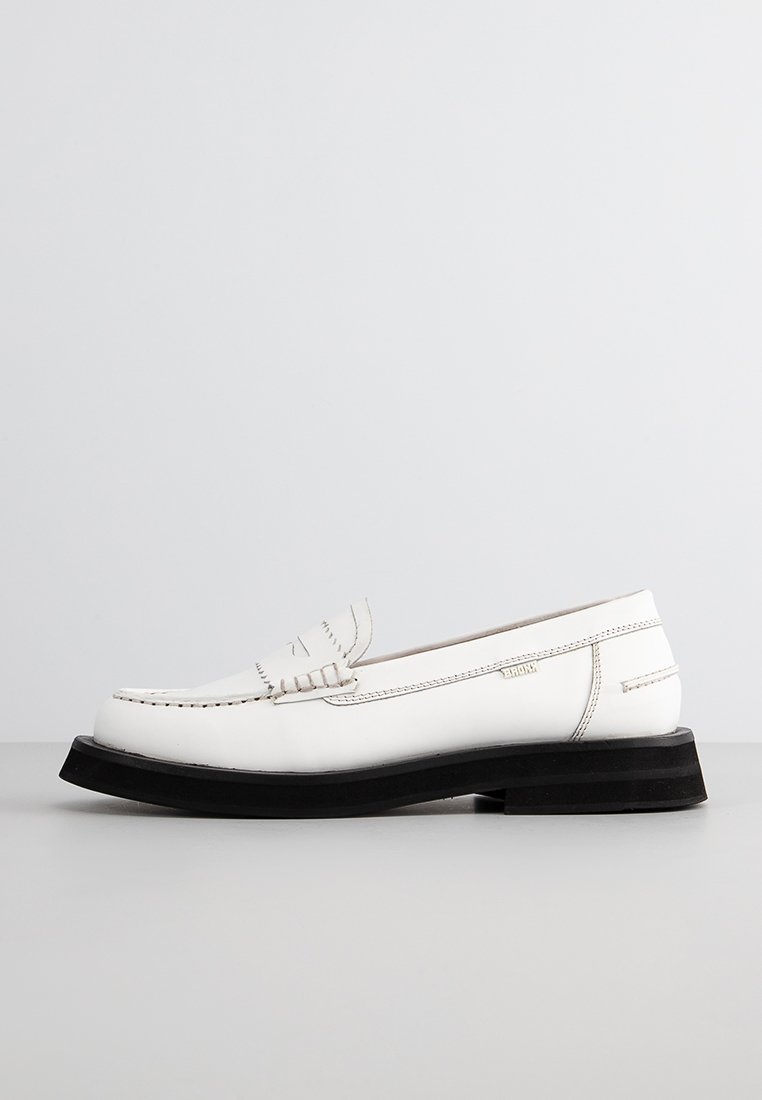 Pantofi slip-on