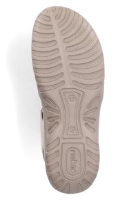 Suela de zapato beige con un patrón texturizado, que presenta profundas hendiduras para tracción. Marcada con el tamaño "37" y el nombre de la marca "rieker."