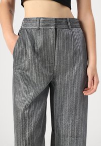 YAS YASKAMO PANT - Hlače - black/silver