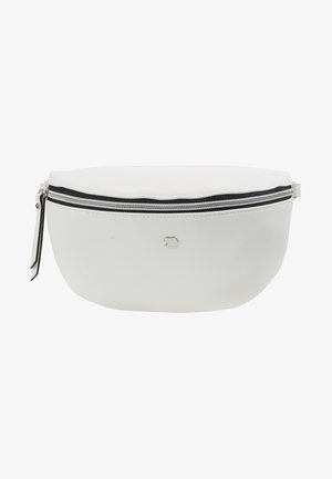 Borsa cosmetica in pelle bianca con forma arrotondata, zip argentata e dettagli neri. Presenta un piccolo logo sul fronte. Texture liscia.