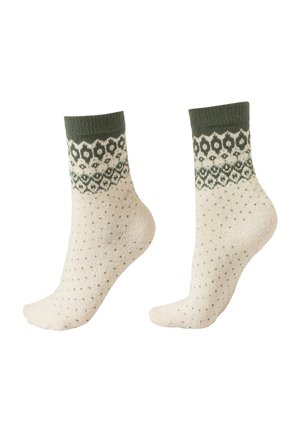 Chaussettes de cheville tricotées en crème avec un revers côtelé vert à motifs, présentant des motifs géométriques et des pois sur le corps. Texture douce.