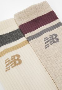 New Balance ESSENTIALS STRIPE MIDCALF 3 PACK - Kojinės - beige/salmon