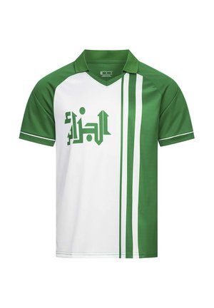 Grünes und weißes kurzärmeliges Poloshirt mit arabischer Schrift und zwei vertikalen grünen Streifen auf der rechten Seite.