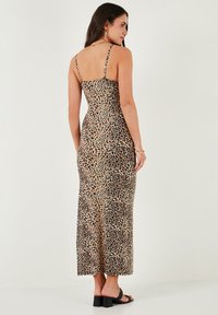 LELA SLIM FIT - Dolga obleka - leopard