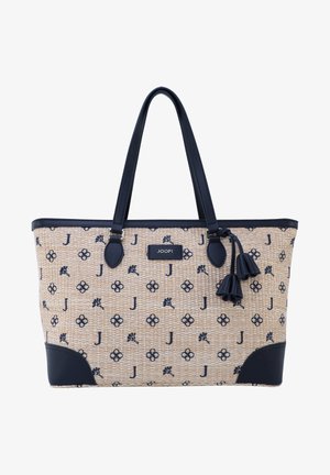 Beige vævet tote taske med marineblåt blomstermønster og "J"-mønster, marineblå håndtag, hjørneforstærkninger, kvastdetaljer og central JOOP! logo patch.