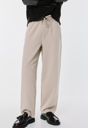 PULL&BEAR TAILORED JOGGER  - Housut - taupe
