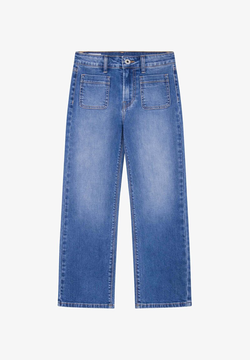 Jeans de mezclilla azul de pierna ancha con cierre de botón en la parte frontal, cinco bolsillos y un lavado desgastado. La textura es suave con detalles de costura visibles.