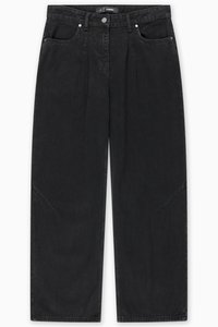 Svart denim bukse med løs passform, med to fremre lommer, knappelukking og markerte frontfold. Enkel, ren design.