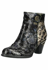 Stivale alla caviglia con un design nero floreale e a stampa leopardata, tessuto testurizzato e un tacco curvo. Presenta un bottone decorativo e cuciture a contrasto.