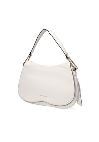 Borsa a spalla in pelle bianca con design curvo, rifiniture nere e hardware dorato. Presenta una texture liscia e il logo del marchio in rilievo sulla parte frontale.