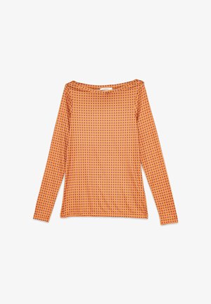 Maglia arancione a maniche lunghe con scollo orizzontale, caratterizzata da un motivo ciclico ripetuto a piccoli cerchi di colore viola scuro, realizzata in un tessuto liscio ed elastico.