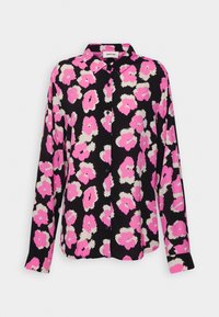 Schwarzes Hemd mit Pink- und Weißblumenmuster, mit einem Knopfverschluss vorne und langen Ärmeln. Der Stoff wirkt glatt und leicht.