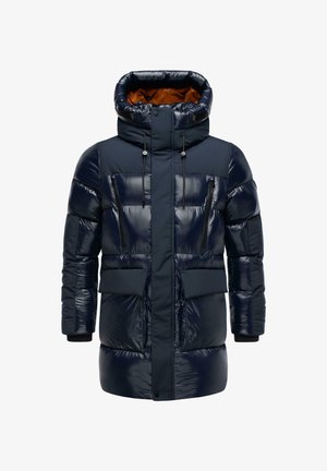Veste rembourrée bleu marine avec une finition brillante, col haut et cordons de serrage réglables. Comprend deux poches zippées sur la poitrine et une poche à rabat à l'avant.