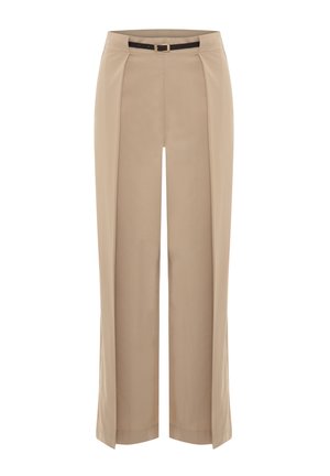 Beige wijde broek met plooien, voorzien van een zwarte riem met een gouden gesp. Glad materiaal en een op maat gemaakte uitstraling, met zijinsneden.