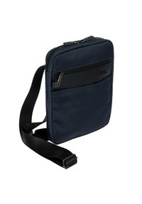 Borsa a tracolla blu navy con un tessuto testurizzato, scomparto principale con zip e una tasca frontale con un pannello di accentuazione nera. Cinghia regolabile.