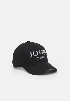 Musta baseball-lippis, jossa kaareva lippa ja valkoinen kirjailtu teksti "JOOP! JEANS" etupaneelissa.