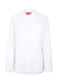 Langärmliges weißes Hemd aus Baumwolle mit einem Button-Down-Kragen, einer Brusttasche und pinker Markenbezeichnung am inneren Kragen.
