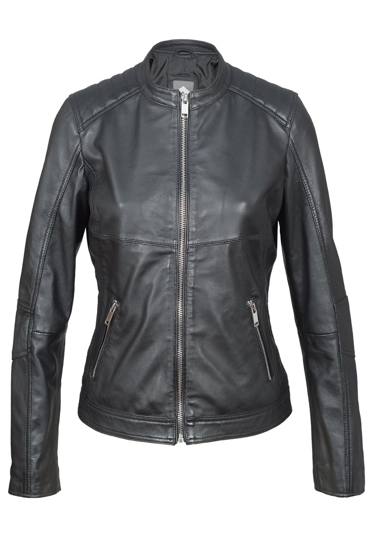 Giacca in pelle nera con colletto alto, chiusura a zip e tasche laterali. Presenta dettagli cuciti sulle spalle e sulle braccia, texture liscia.