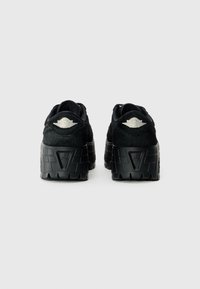 Jordan AIR JORDAN 1 BROOKLYN - Tenisky - black/gym red/black