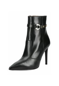 Bottine en cuir noir à bout pointu, talon stiletto haut et bride décorative avec boucle dorée autour de la cheville supérieure.