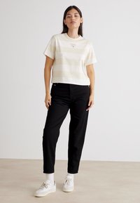 Tommy Jeans LOGO TEE - T-shirt print - off white/beige