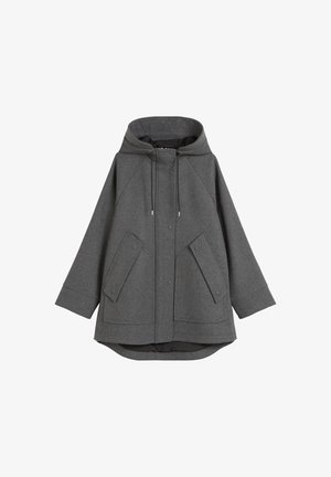 Manteau à capuche gris en tissu texturé, avec une fermeture éclair à l'avant, des poches à pression et un ourlet arrondi. Cordon de serrage réglable à la capuche.