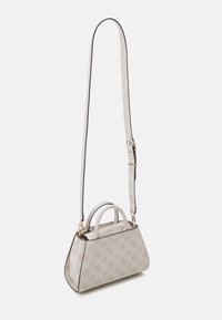 Sac à main structuré en matériau beige clair avec motif embossé, double poignée sur le dessus et bandoulière amovible, avec quincaillerie en ton doré.