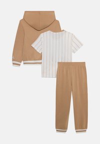 Jordan UNISEX SET - Nyomott mintás póló - hemp