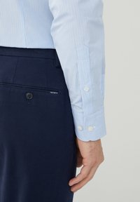 Hackett London ESSENTIAL FINE BENGAL STRIPE - Camicia - sky blue