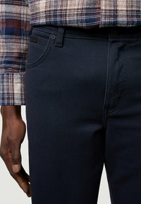 Wrangler TEXAS - Vaqueros rectos - dark navy