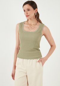 LELA Top - olive