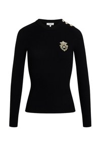 Maglione nero a costine con maniche lunghe, dotato di scollatura tonda, dettaglio con insegna dorata e tre bottoni decorativi sulla spalla sinistra.