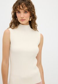 adL TURTLENECK SLEEVELESS  - Top - VANILLA
