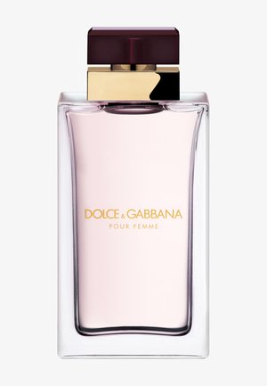 Flacon de parfum en verre rectangulaire avec liquide rose clair, bouchon doré et noir, étiqueté Dolce & Gabbana Pour Femme en texte doré.