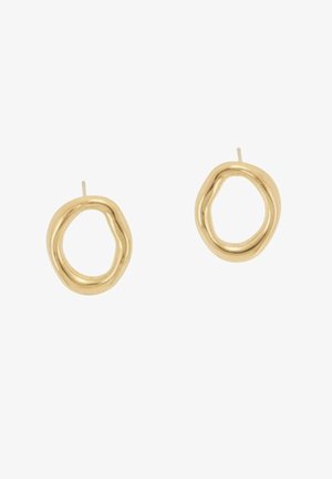 Pendientes de botón de metal en tono dorado con una forma ovalada orgánica y ondulada; acabado pulido; diseño ligero adecuado para uso diario.