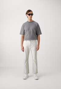 Tommy Hilfiger MERCER ESSENTIAL - Broek - bleached stone
