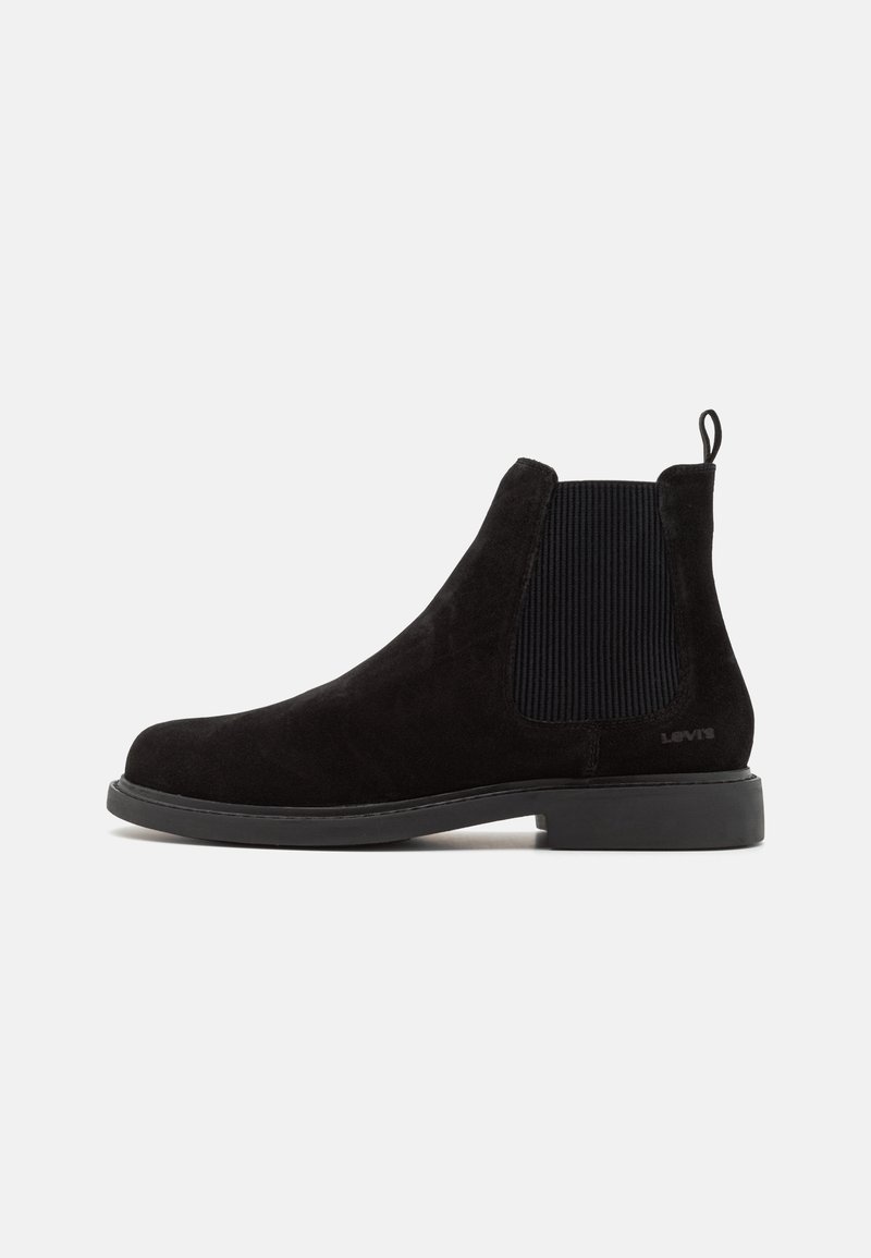 Svarta mocka Chelsea-boots med ribbad elastisk sidopanel och en dragflik. Har en platt gummisula och subtil logotypdetalj.