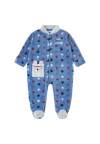 Pijama de forro polar azul con estampado de huellas en rojo, negro y blanco. Cuenta con un cuello gris, cierre frontal y un bolsillo en forma de oso.