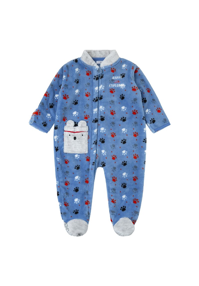 Pijama de forro polar azul con estampado de huellas en rojo, negro y blanco. Cuenta con un cuello gris, cierre frontal y un bolsillo en forma de oso.