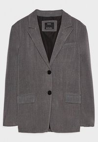 Grå enkelknäppt kavaj med två svarta knappar, slagkrage, fackfickor och svart innerfoder.