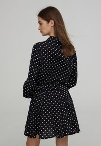 Terranova A POIS GRANDI - Abito a camicia - nero