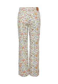 Pantalones de pierna ancha con estampado floral, en base blanca, que presentan flores coloridas en rosa, azul y naranja; incluyen una etiqueta de piel marrón en la parte trasera.
